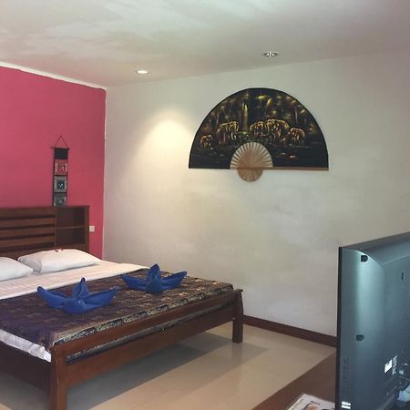 Dreams Guesthouse & Hostel Patong Exterior foto