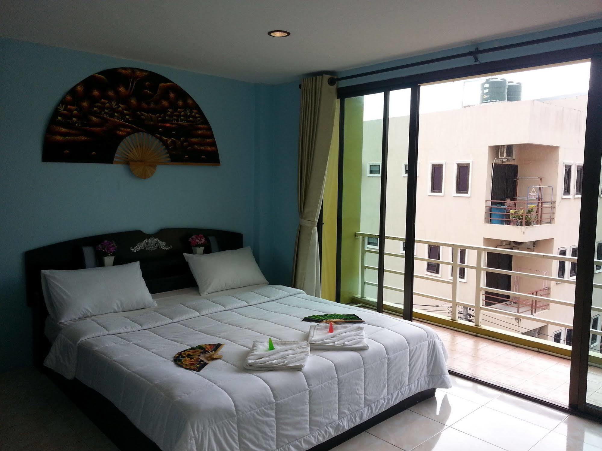 Dreams Guesthouse & Hostel Patong Exterior foto