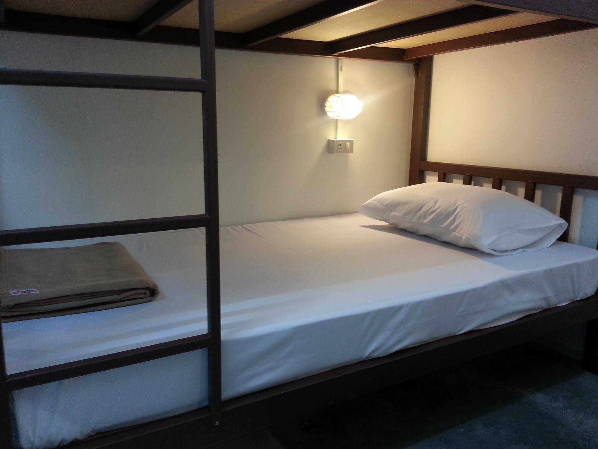 Dreams Guesthouse & Hostel Patong Exterior foto