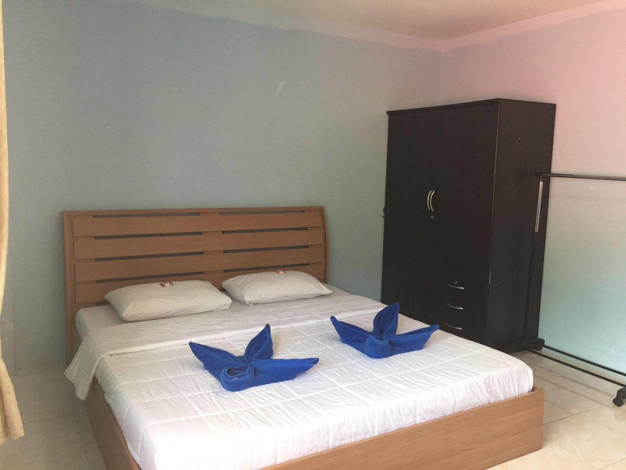 Dreams Guesthouse & Hostel Patong Exterior foto