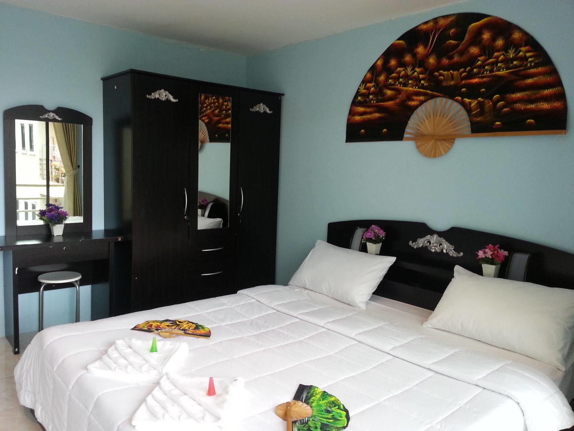 Dreams Guesthouse & Hostel Patong Exterior foto